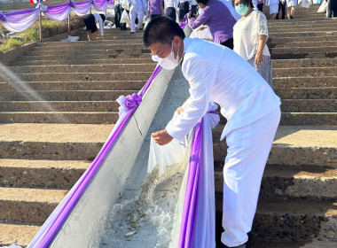 เข้าร่วมในพิธีทำบุญตักบาตรถวายพระราชกุศล ... พารามิเตอร์รูปภาพ 6