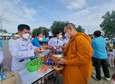 พิธีทำบุญตักบาตร และปล่อยพันธุ์สัตว์น้ำ ถวายพระราชกุศล พารามิเตอร์รูปภาพ 2