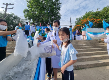 พิธีทำบุญตักบาตร และปล่อยพันธุ์สัตว์น้ำ ถวายพระราชกุศล พารามิเตอร์รูปภาพ 9