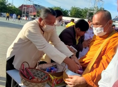 พิธีสวดพระพุทธมนต์ และพิธีทำบุญตักบาตรถวายพระราชกุศล พารามิเตอร์รูปภาพ 6