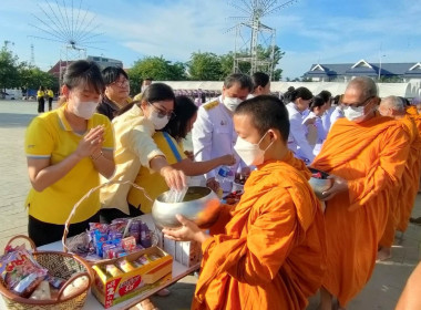 พิธีสวดพระพุทธมนต์ และพิธีทำบุญตักบาตรถวายพระราชกุศล พารามิเตอร์รูปภาพ 7