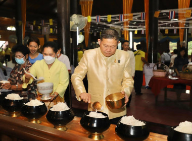 โครงการวันพระสุขใจ ใส่ผ้าไทยทำบุญฯ พารามิเตอร์รูปภาพ 4