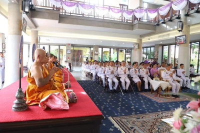 พิธีทำบุญตักบาตรและพิธีเจริญพระพุทธมนต์ถวายเป็นพระราชกุศล พารามิเตอร์รูปภาพ 1