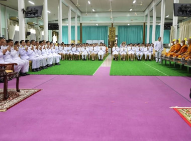 พิธีทำบุญตักบาตรและพิธีเจริญพระพุทธมนต์เพื่อถวายเป็นพระราชกุศลและถวายพระพรชัยมงคล ... พารามิเตอร์รูปภาพ 8