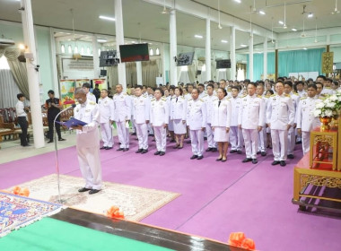 พิธีทำบุญตักบาตรและพิธีเจริญพระพุทธมนต์เพื่อถวายเป็นพระราชกุศลและถวายพระพรชัยมงคล ... พารามิเตอร์รูปภาพ 10