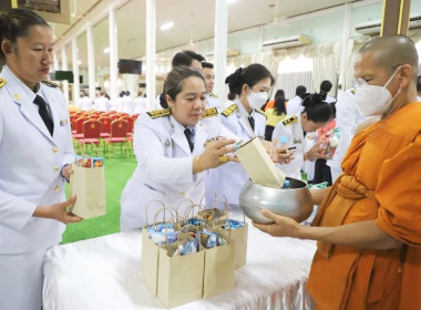 พิธีทำบุญตักบาตรและพิธีเจริญพระพุทธมนต์เพื่อถวายเป็นพระราชกุศลและถวายพระพรชัยมงคล ... พารามิเตอร์รูปภาพ 11