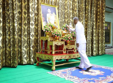 พิธีทำบุญตักบาตรและพิธีเจริญพระพุทธมนต์เพื่อถวายเป็นพระราชกุศลและถวายพระพรชัยมงคล ... พารามิเตอร์รูปภาพ 12