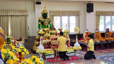 เข้าร่วมพิธีเจริญพระพุทธมนต์ เฉลิมพระเกียรติถวายพระพรชัยมงคล พารามิเตอร์รูปภาพ 1